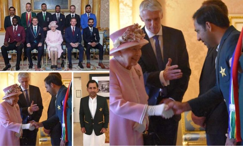 Why did Sarfraz Ahmed share the photo with Queen Elizabeth